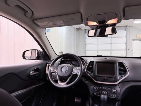 Used 2015 Jeep Cherokee Latitude w/ Comfort/Convenience Group AWD/4WD image 26