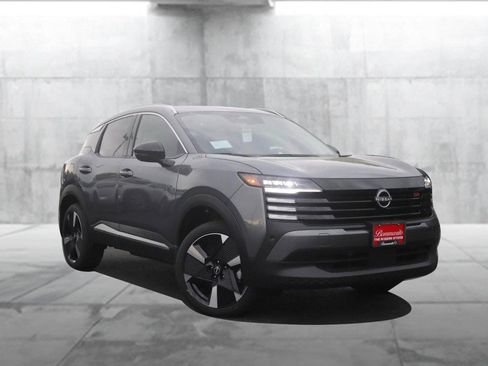 New 2026 Nissan Kicks SR w/ SR Premium Package FWD image 2