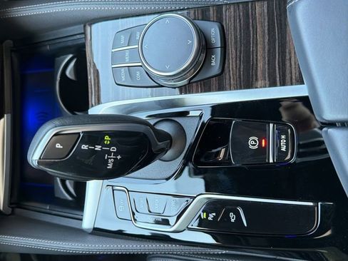 Used 2023 BMW M550i xDrive w/ Parking Assistance Package image 16