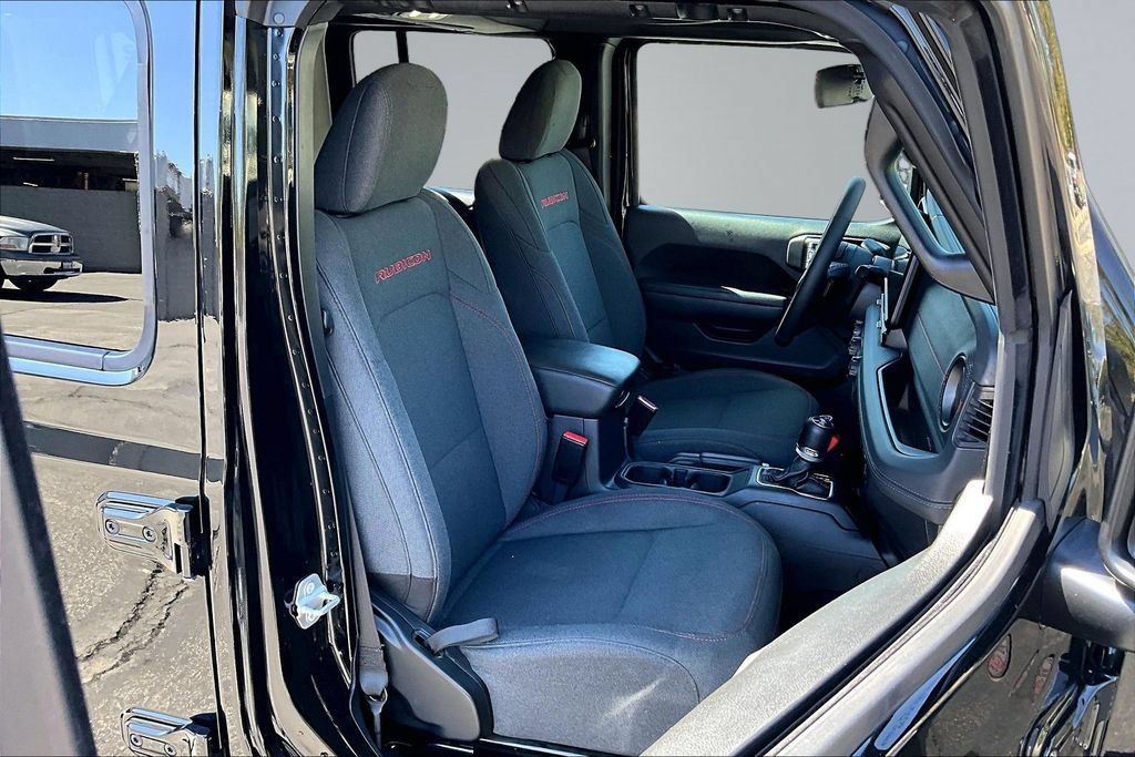 Certified 2025 Jeep Wrangler Unlimited Rubicon w/ Convenience Group AWD/4WD image 15