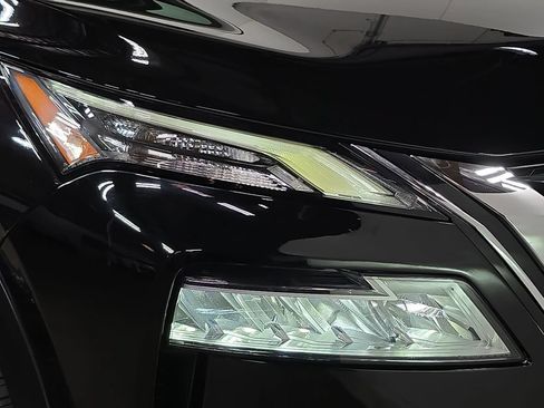 Used 2021 Nissan Rogue SV FWD image 12