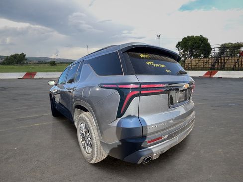 Used 2025 Chevrolet Traverse LT AWD/4WD image 4