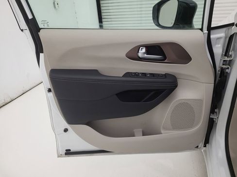 Used 2024 Chrysler Voyager LX FWD image 24