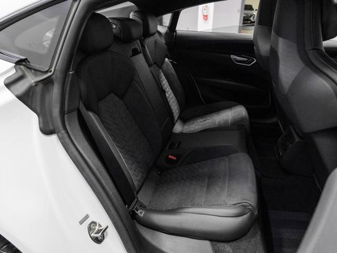 Used 2022 Audi e-tron GT Premium Plus image 39