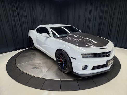 Used 2013 Chevrolet Camaro SS w/ SS Performance Package image 4