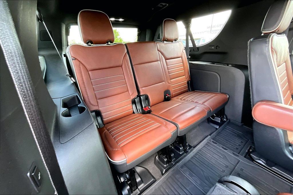 Used 2023 GMC Yukon XL Denali Ultimate AWD/4WD image 28