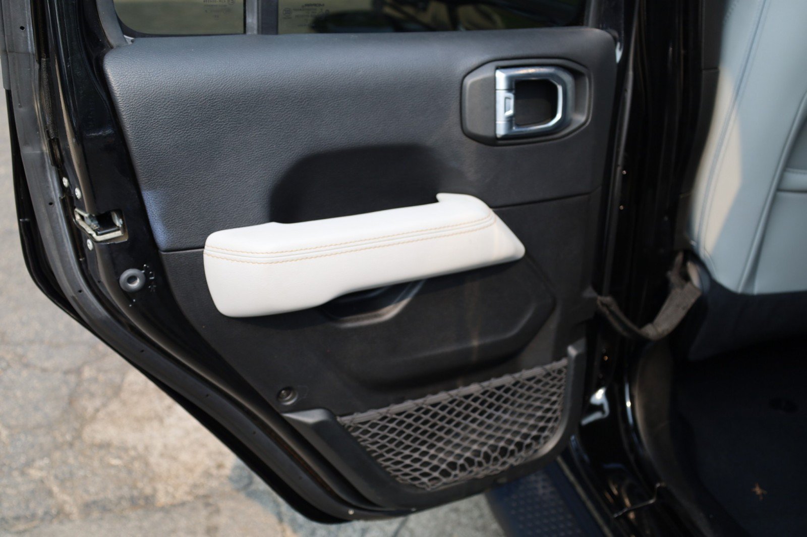 Used 2021 Jeep Wrangler Unlimited Sahara AWD/4WD image 30