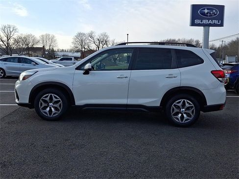 Used 2019 Subaru Forester Premium image 4