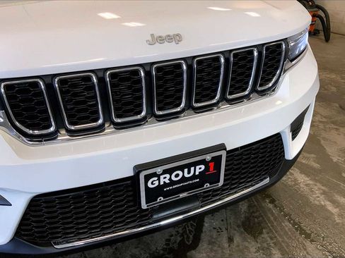 Used 2024 Jeep Grand Cherokee Laredo X w/ Trailer Tow Package image 32