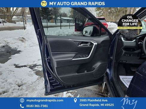 Used 2021 Toyota RAV4 XLE image 10