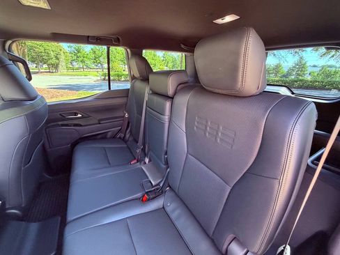 Used 2025 Lexus GX 550 AWD/4WD image 17