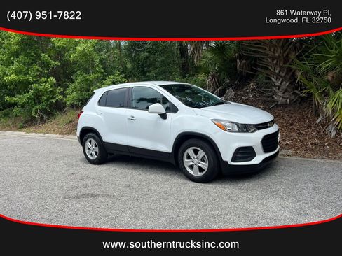 Used 2022 Chevrolet Trax LS w/ Tint and Cruise Package FWD image 1