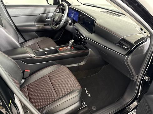 Certified 2025 Nissan Kicks SR FWD image 17