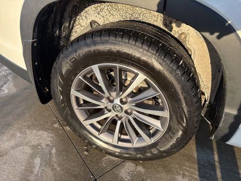 Used 2018 Toyota Highlander XLE image 9