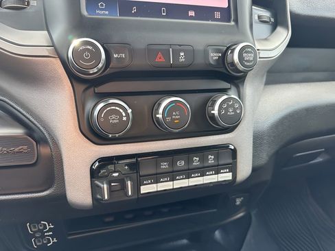 Used 2024 RAM 2500 Tradesman w/ Chrome Appearance Group image 21