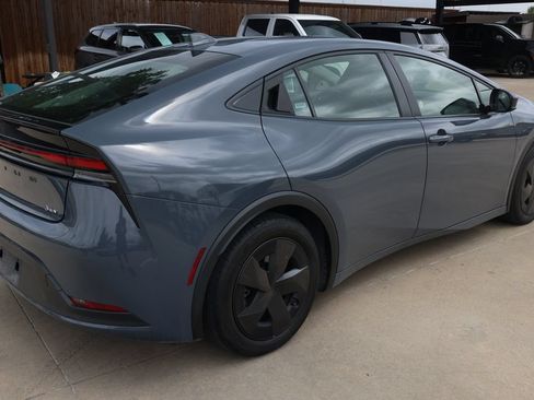 Used 2025 Toyota Prius LE FWD image 5
