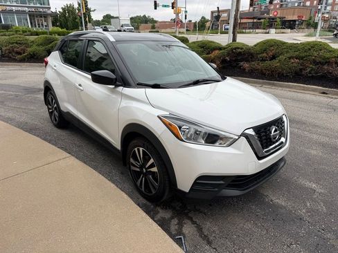 Used 2020 Nissan Kicks SV FWD image 3