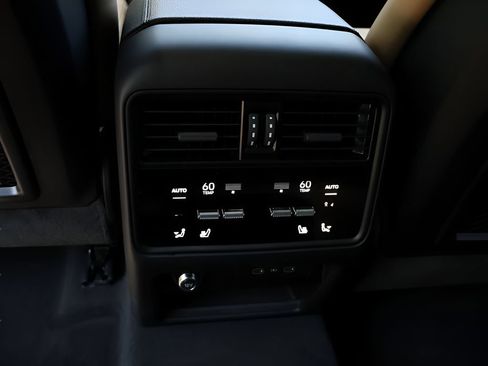 Certified 2026 Porsche Cayenne E-Hybrid Coupe AWD/4WD image 22