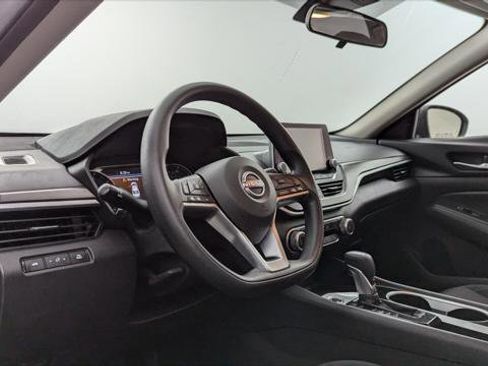 Used 2024 Nissan Altima 2.5 SV image 23