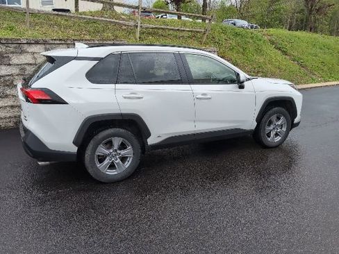 Used 2023 Toyota RAV4 LE AWD/4WD image 3