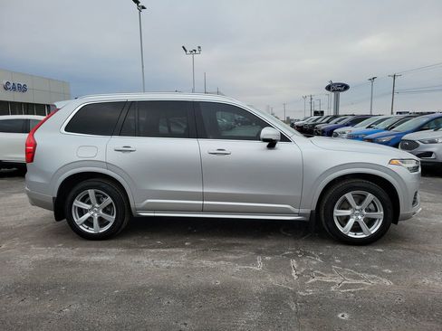 Used 2020 Volvo XC90 T6 Momentum image 3