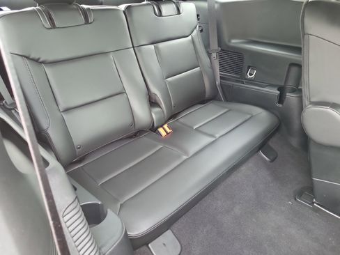 Used 2024 Ford Explorer XLT w/ Equipment Group 202A RWD image 12