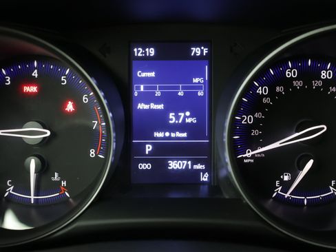 Used 2020 Toyota C-HR LE FWD image 19