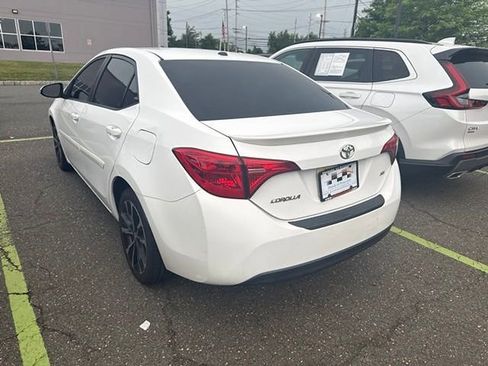 Used 2017 Toyota Corolla SE w/ SE Premium Package FWD image 3