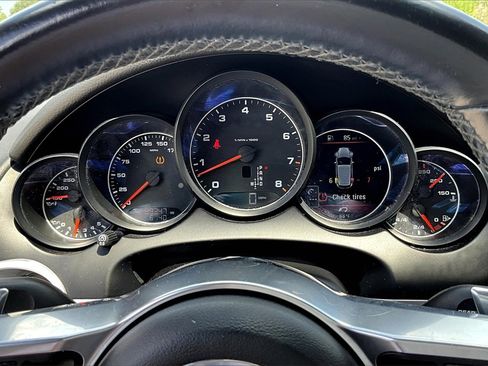 Used 2018 Porsche Cayenne Platinum Edition w/ Premium Package Plus image 18