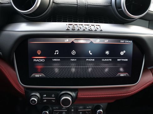 Used 2019 Ferrari Portofino image 11