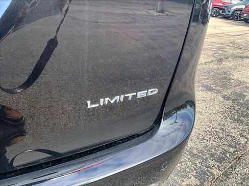 Used 2023 Chrysler Pacifica Limited FWD image 27