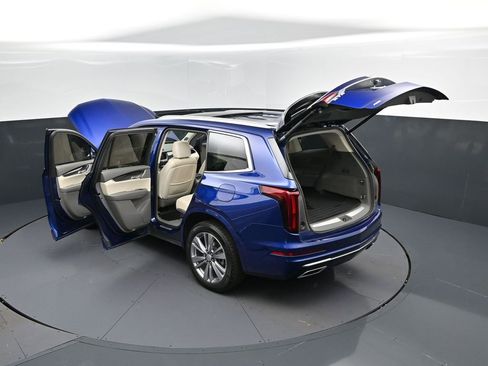 Used 2023 Cadillac XT6 Premium Luxury w/ Technology Package image 2