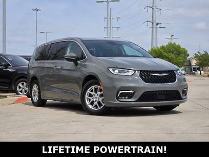 Used 2023 Chrysler Pacifica Touring-L