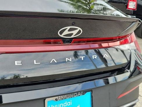 Certified 2025 Hyundai Elantra Sport FWD image 10