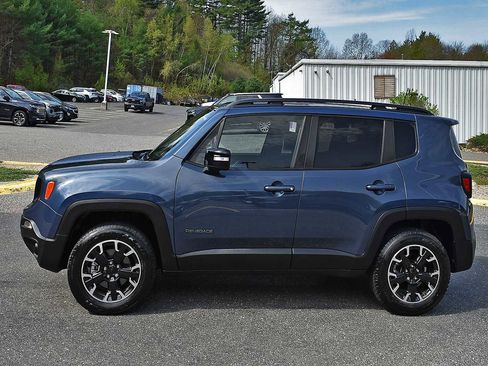 Used 2023 Jeep Renegade Latitude AWD/4WD image 4