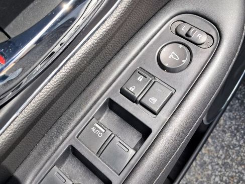 Used 2022 Honda HR-V EX-L image 11
