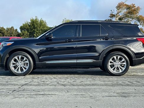 Used 2022 Ford Explorer XLT w/ Equipment Group 202A image 2