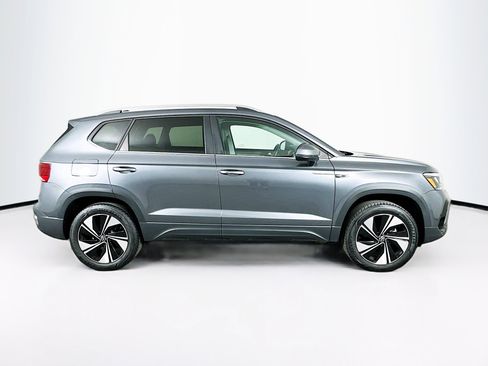 Used 2024 Volkswagen Taos SE image 10