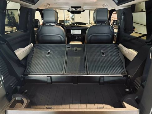 Used 2024 Land Rover Defender 90 X-Dynamic SE AWD/4WD image 22