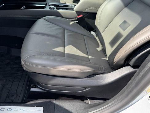 Used 2025 Lincoln Corsair Reserve w/ Rear Removable Package Tray image 26