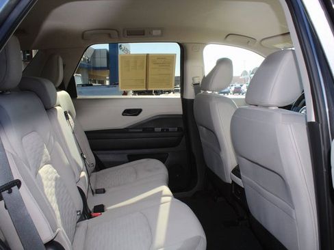 Used 2023 Nissan Pathfinder SV image 17