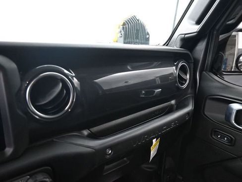 Used 2021 Jeep Wrangler Unlimited Rubicon w/ Xtreme Recon 35" Tire Package image 20