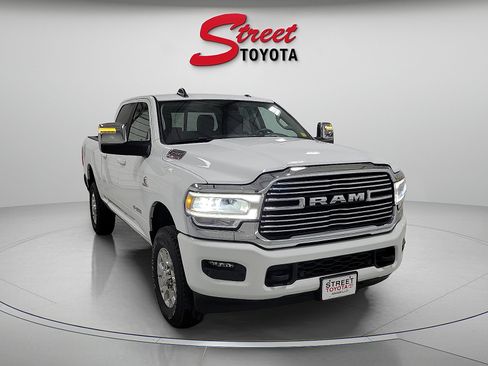 Used 2024 RAM 2500 Laramie AWD/4WD image 3