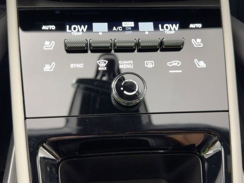 Certified 2026 Porsche Cayenne Coupe image 19