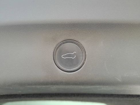 Used 2021 Tesla Model Y Long Range AWD/4WD image 29