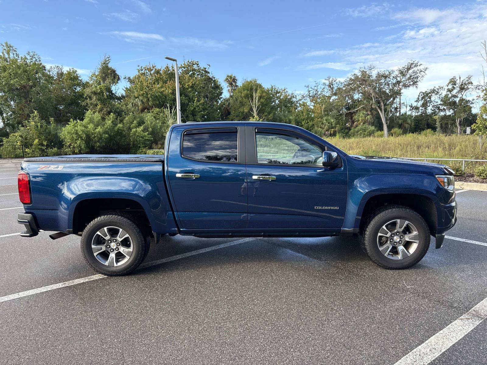 Used 2019 Chevrolet Colorado Z71 AWD/4WD image 2