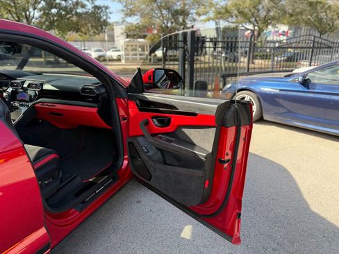 Used 2023 Lamborghini Urus S image 12