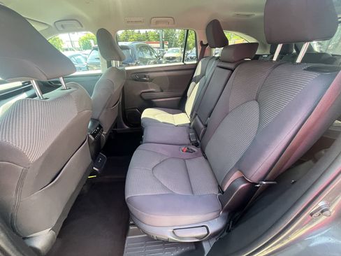Used 2020 Toyota Highlander LE AWD/4WD image 26