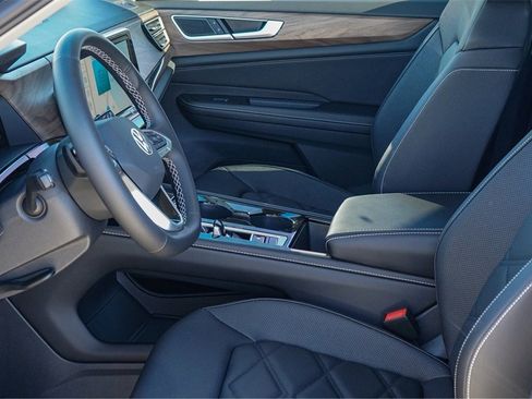 New 2026 Volkswagen Atlas SE image 9