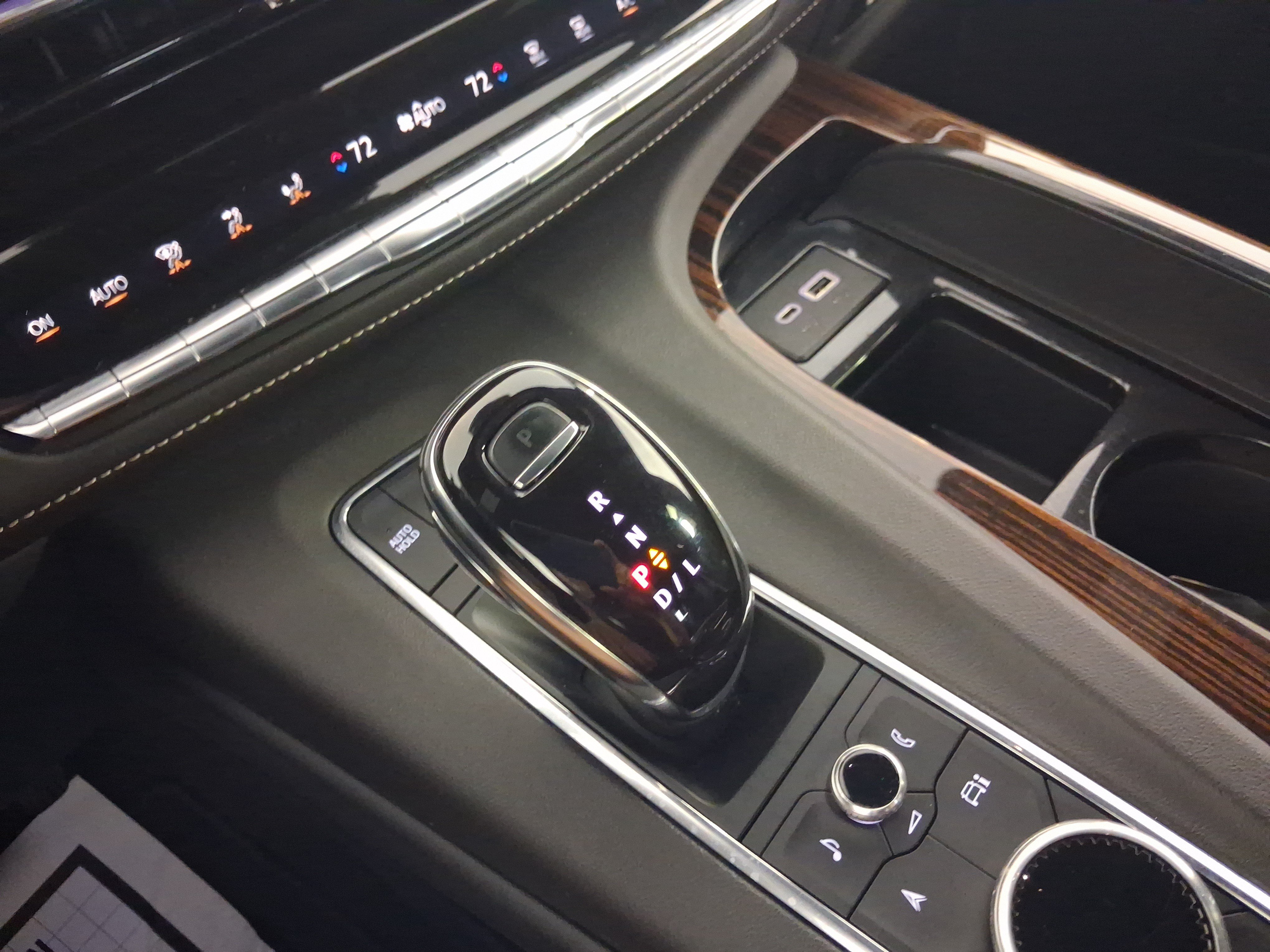 Used 2022 Cadillac Escalade Premium Luxury AWD/4WD image 26